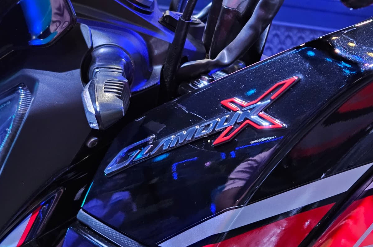 The indicators get a panic brake alert function, similar to the Xtreme 250R